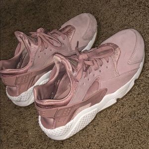 Nike huraches (pink)